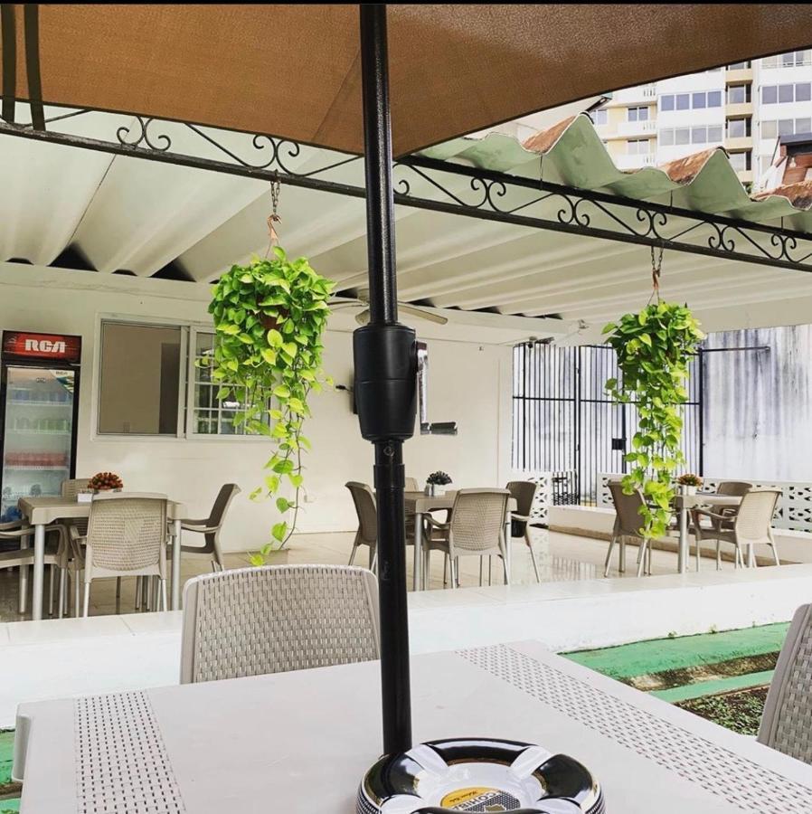 Hostal Familiar Carmencita Panama City Exterior photo